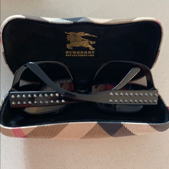 Burberry London studded black glasses - Picture 7 of 7